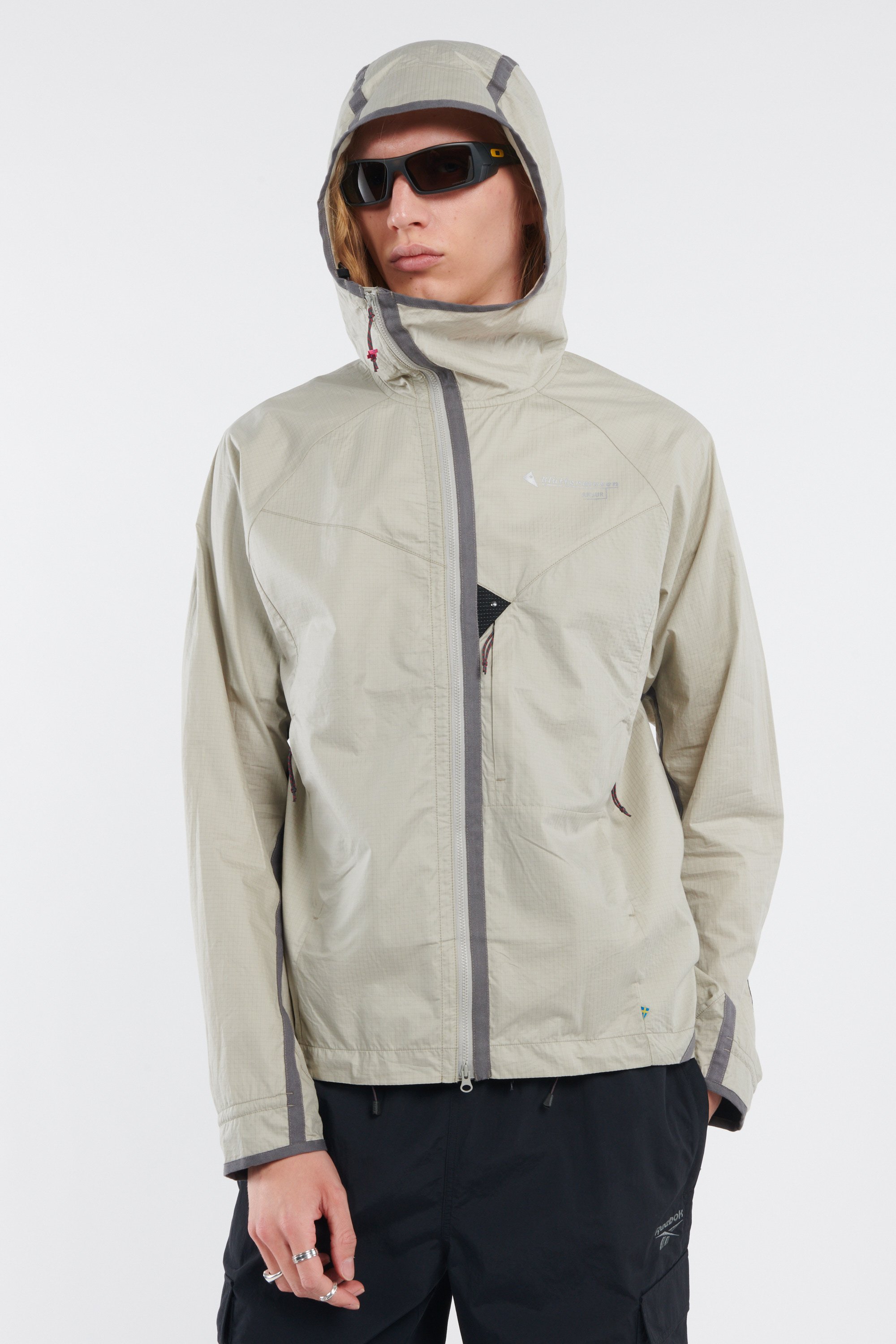 Windbreaker | Beige by KLATTERMUSEN Windbreaker Beige