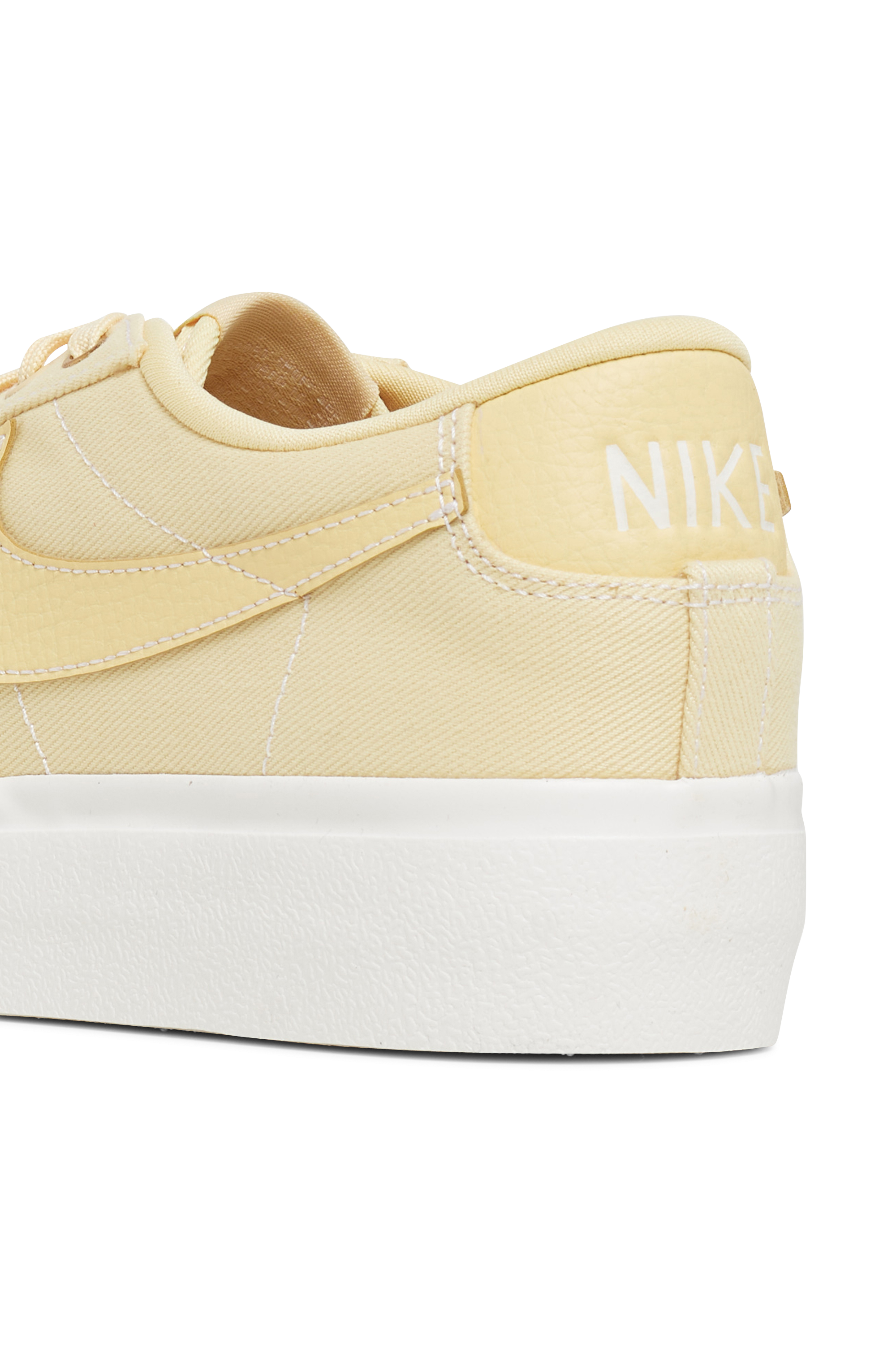 basket nike beige femme