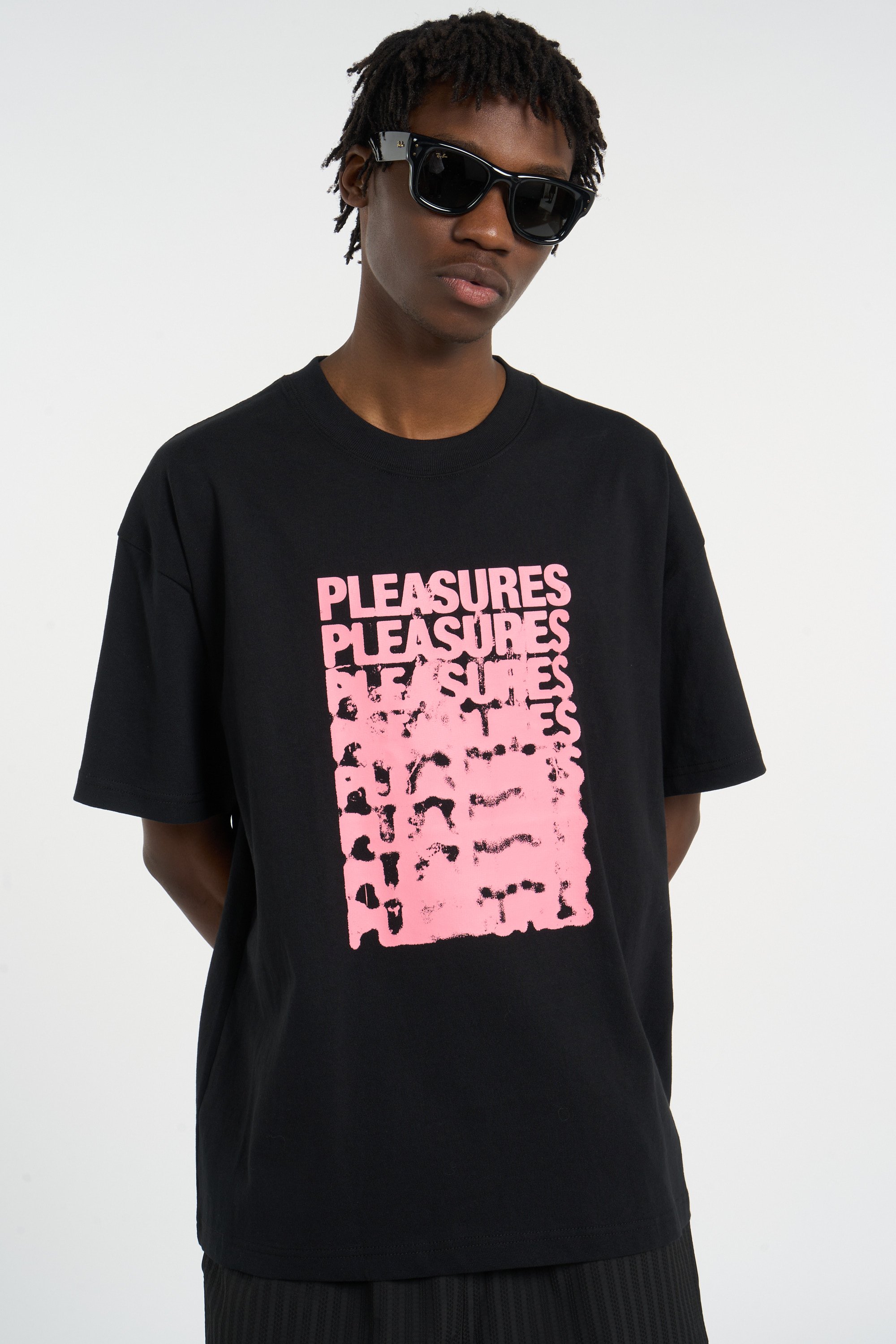 Regular-fit round-neck cotton T-shirt | Black PLEASURES Men