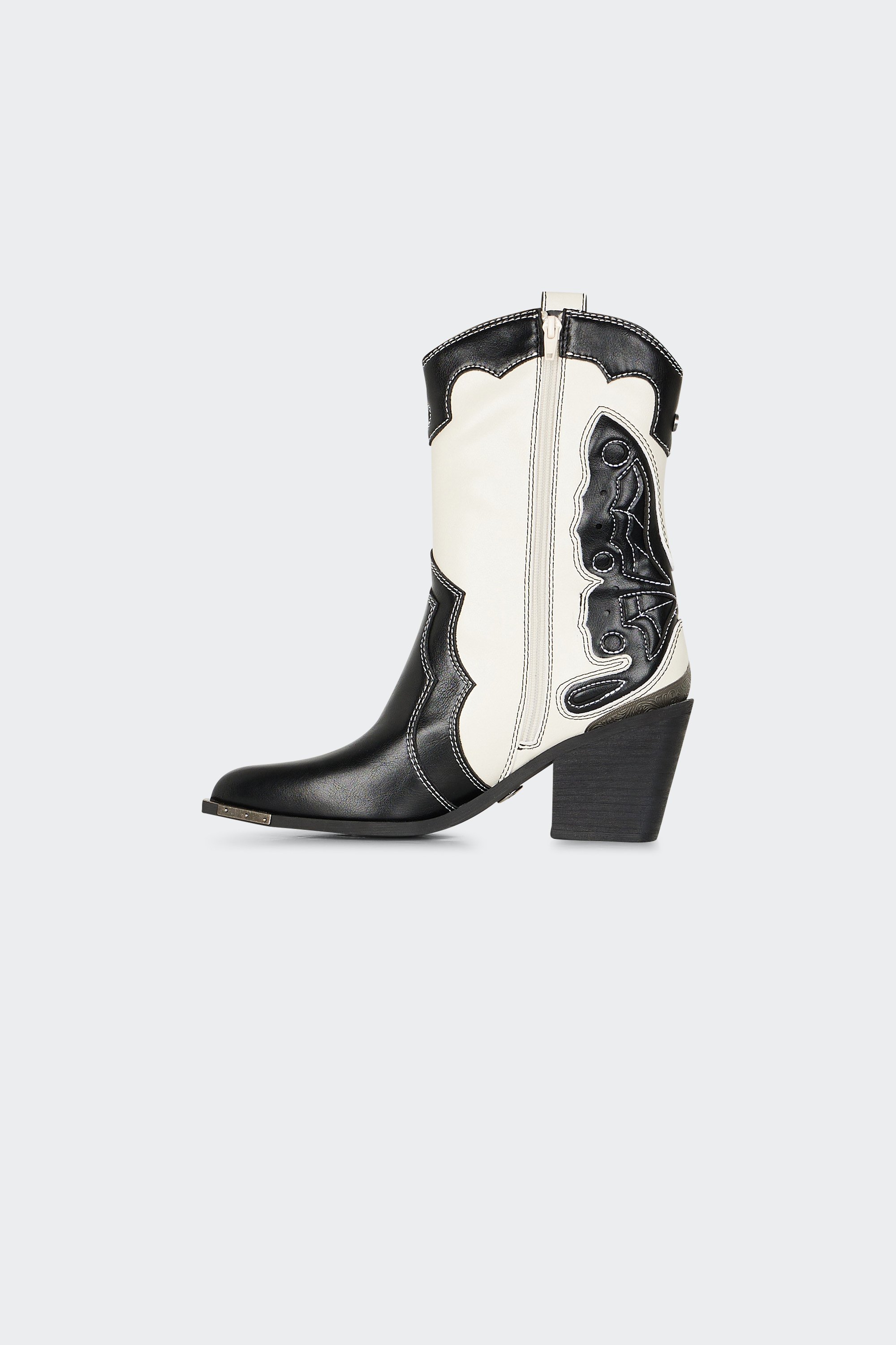 Cowboy boots | White by BUFFALO Cowboy boots White