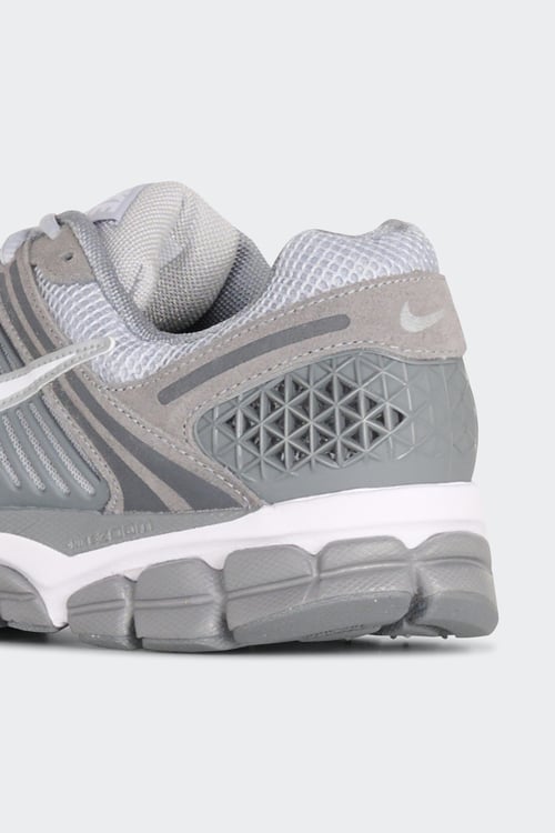 NIKE Baskets Gris