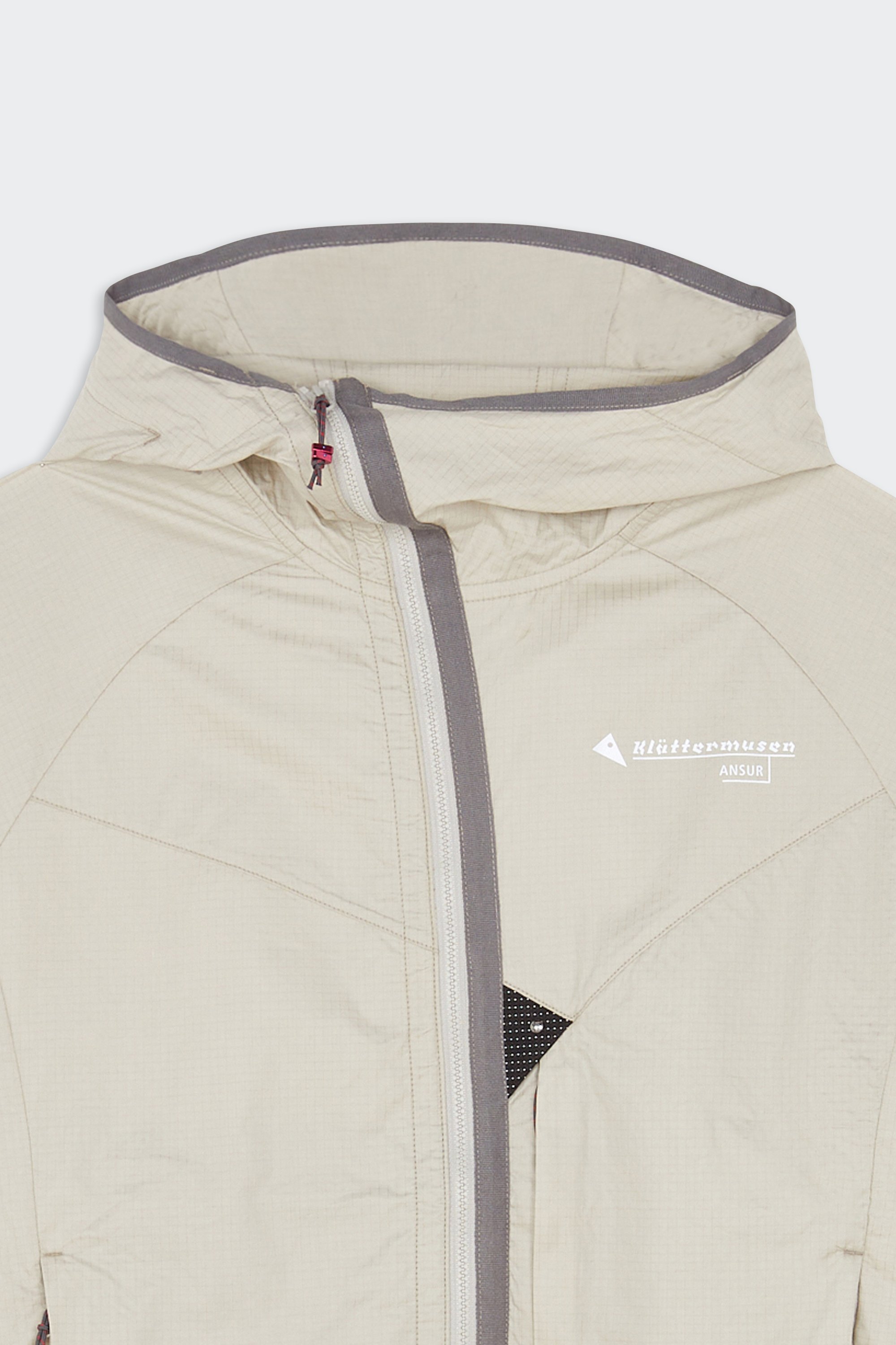 Windbreaker | Beige by KLATTERMUSEN Windbreaker Beige