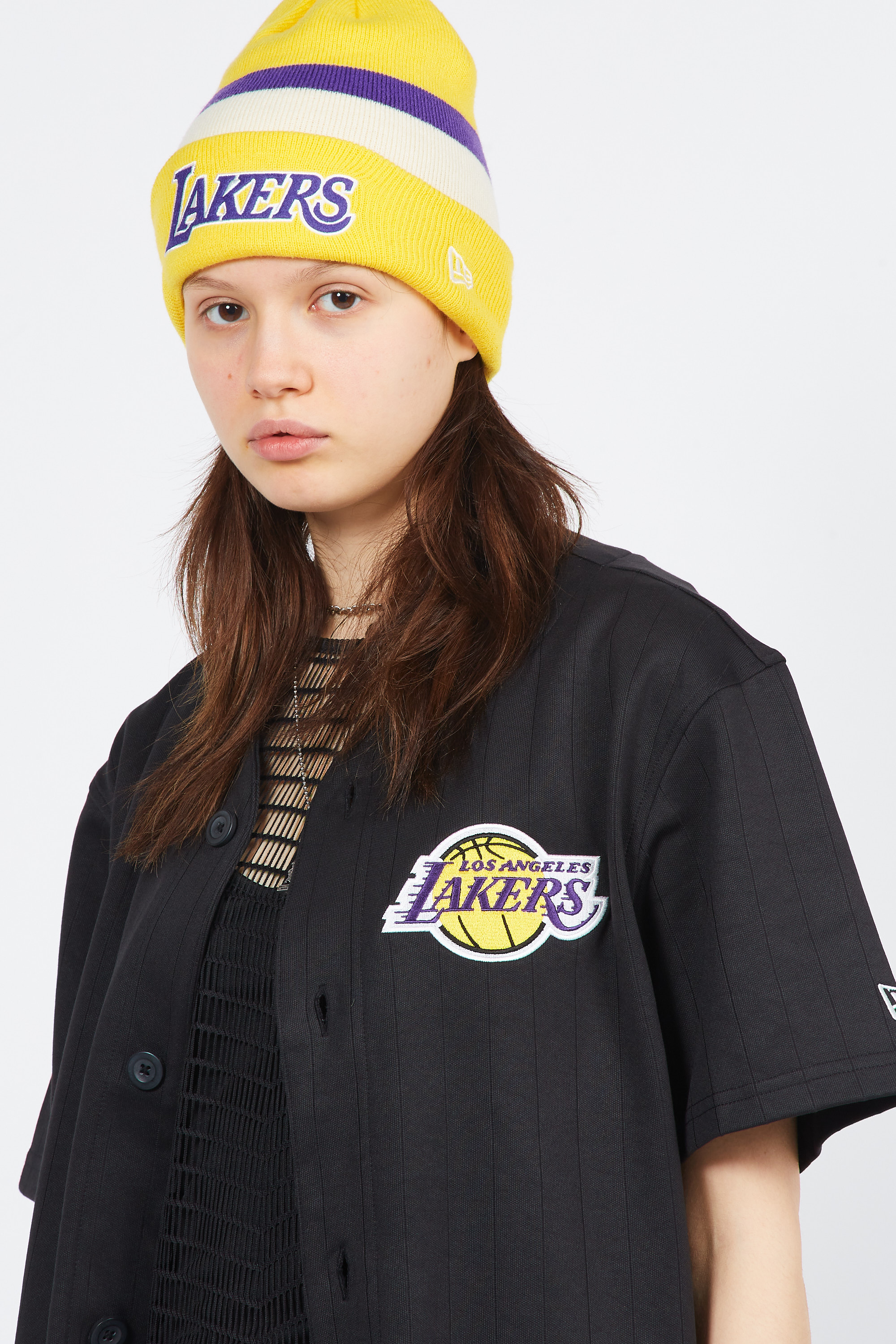 - Bonnet à revers classique - En matière côtelée - Surpiqures sur le haut - Logo brodé cousu à l'avant  Jaune