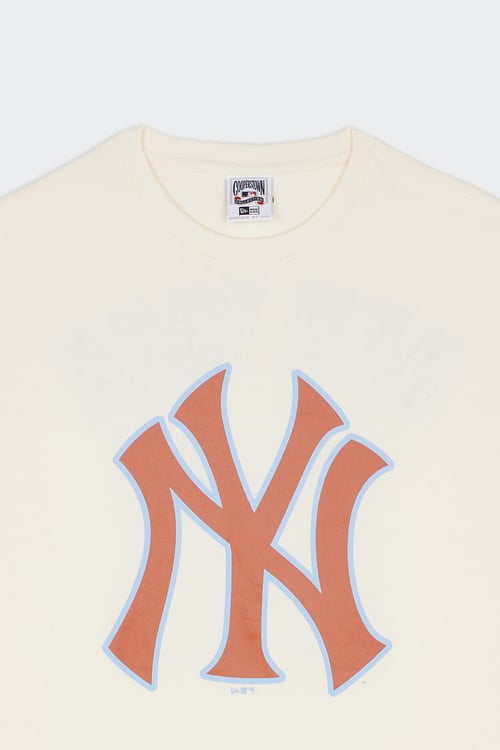 NEW ERA T-shirt Beige