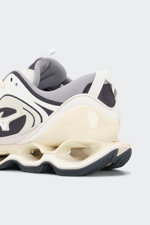 MIZUNO Baskets  Beige