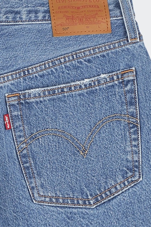 LEVI'S Short court en denim délavé Bleu