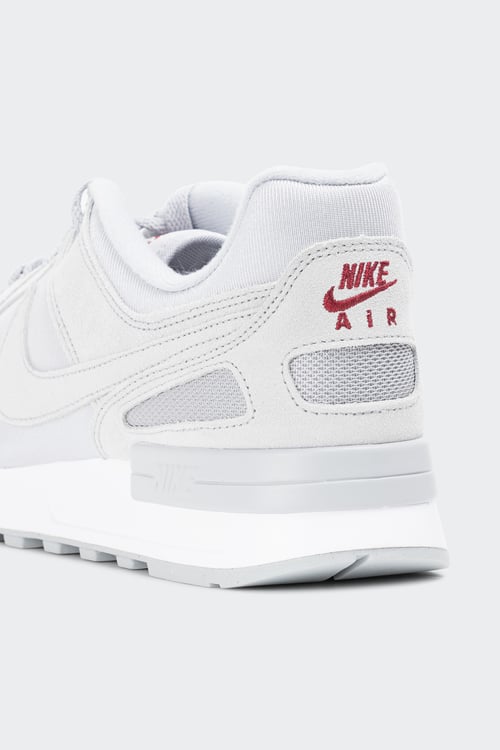 NIKE baskets basses Gris