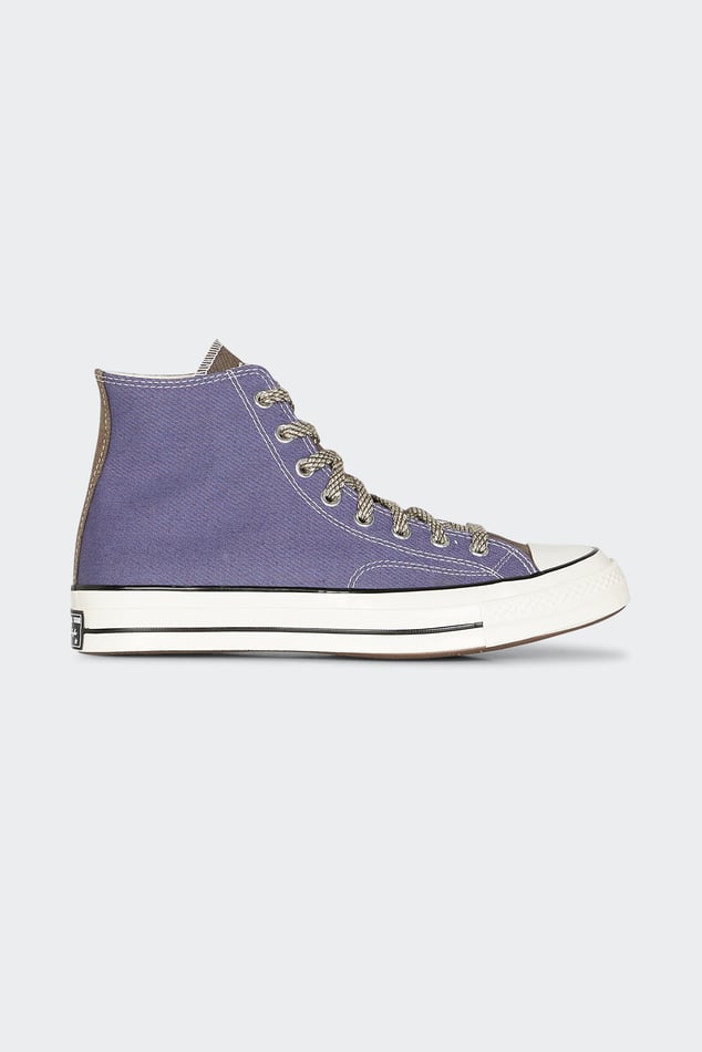 Converses montantes bleues sales