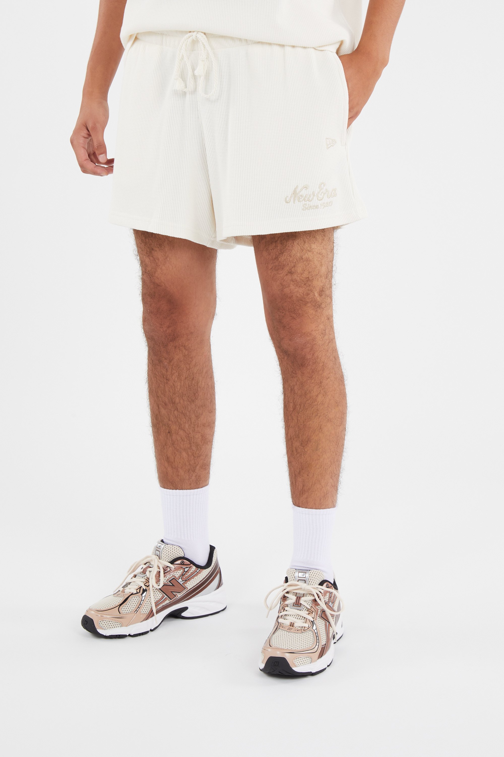 Short | Beige by NEW ERA Short Beige