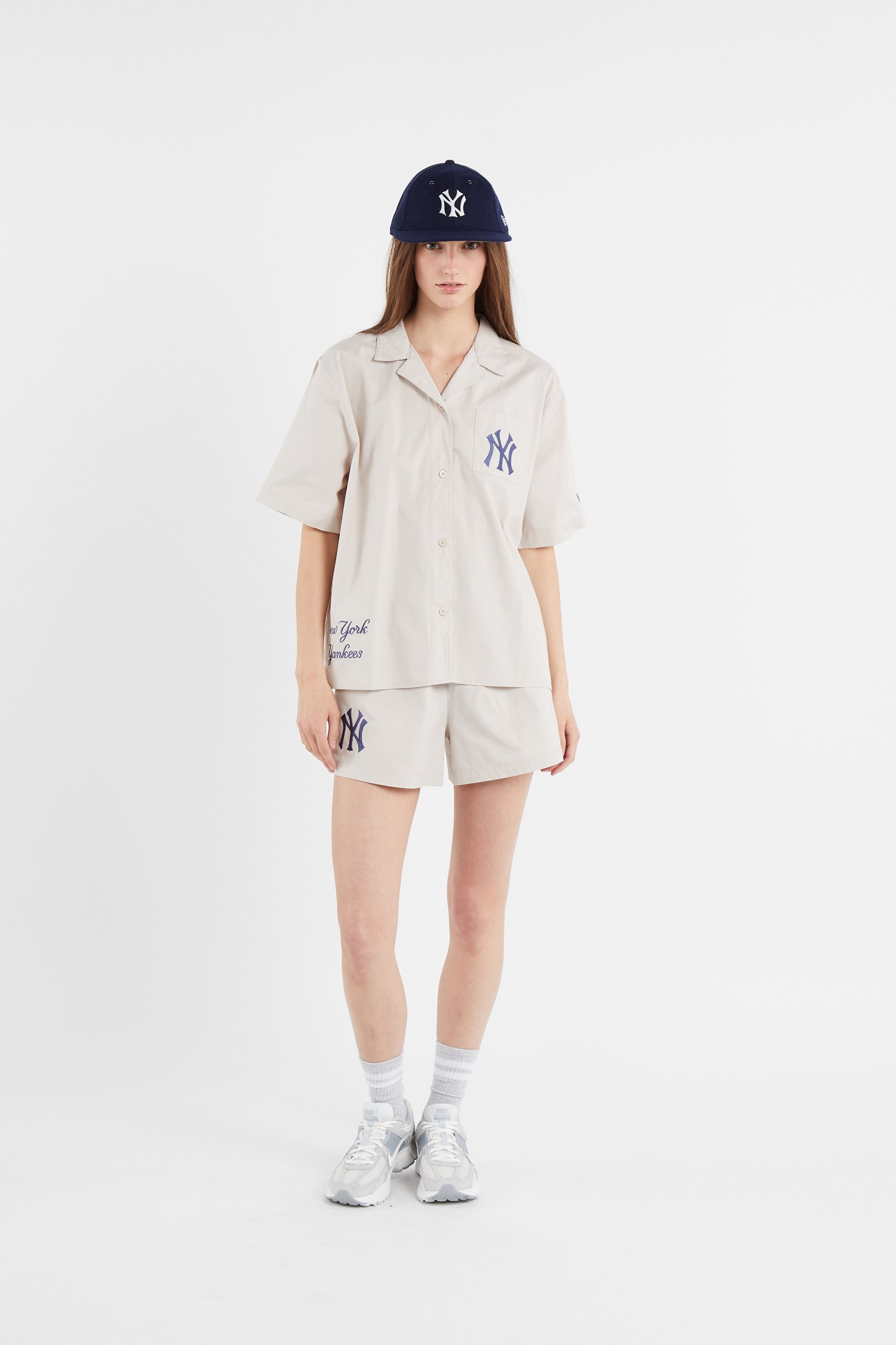 Short | Beige by NEW ERA Short Beige