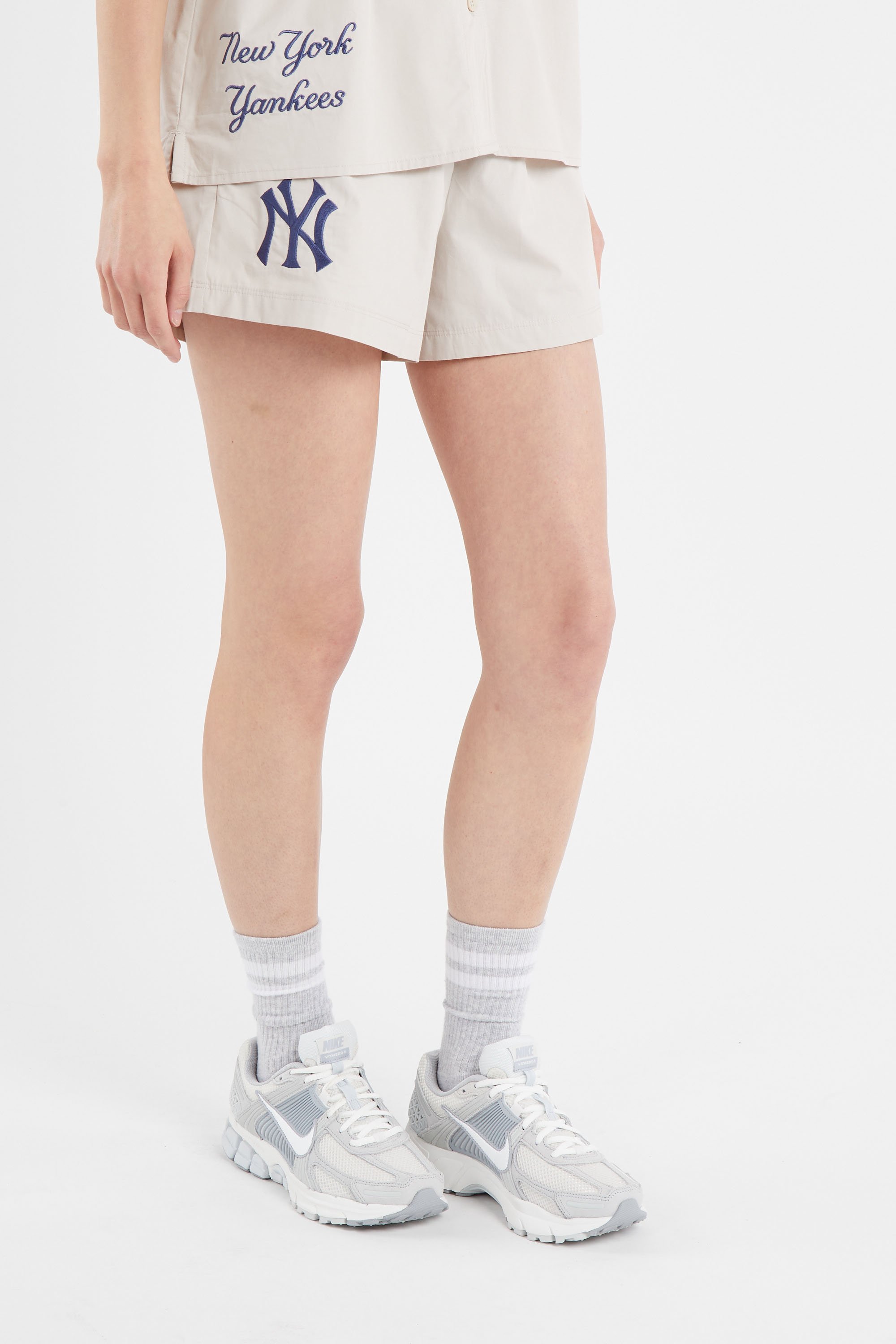 Short | Beige by NEW ERA Short Beige