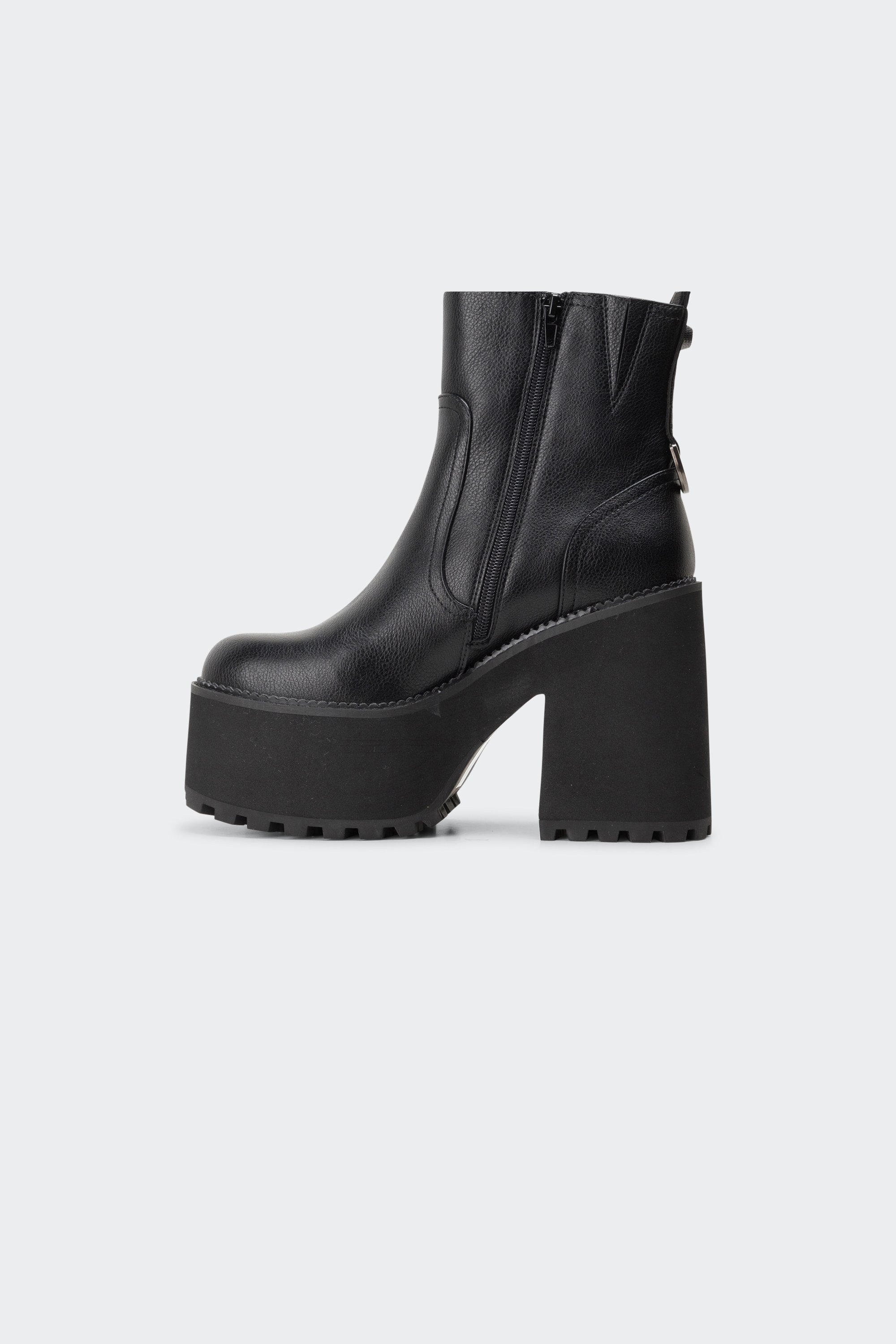 Heeled leather mid-calf boots | Black by BUFFALO Heeled leather mid-calf boots Black