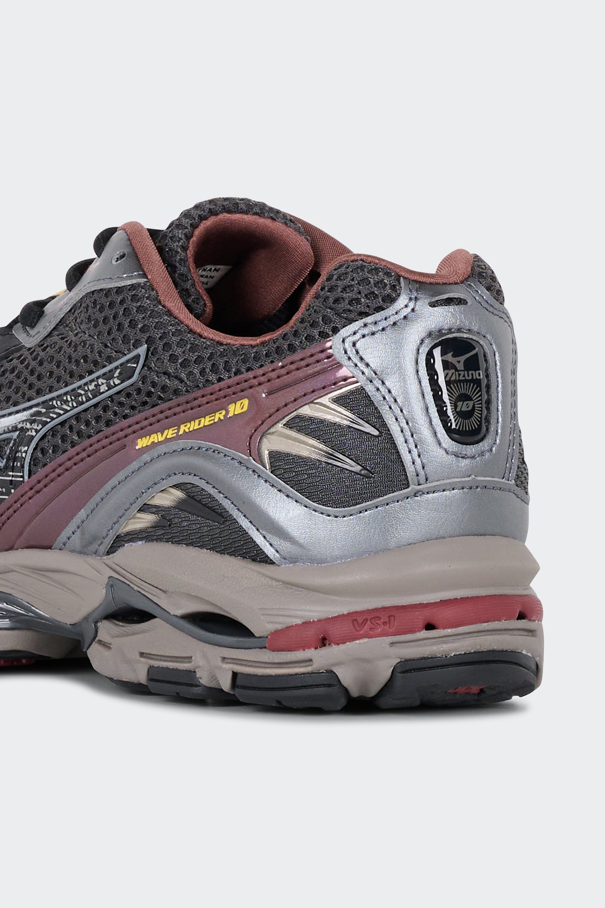 Baskets | Gris by MIZUNO Baskets Gris