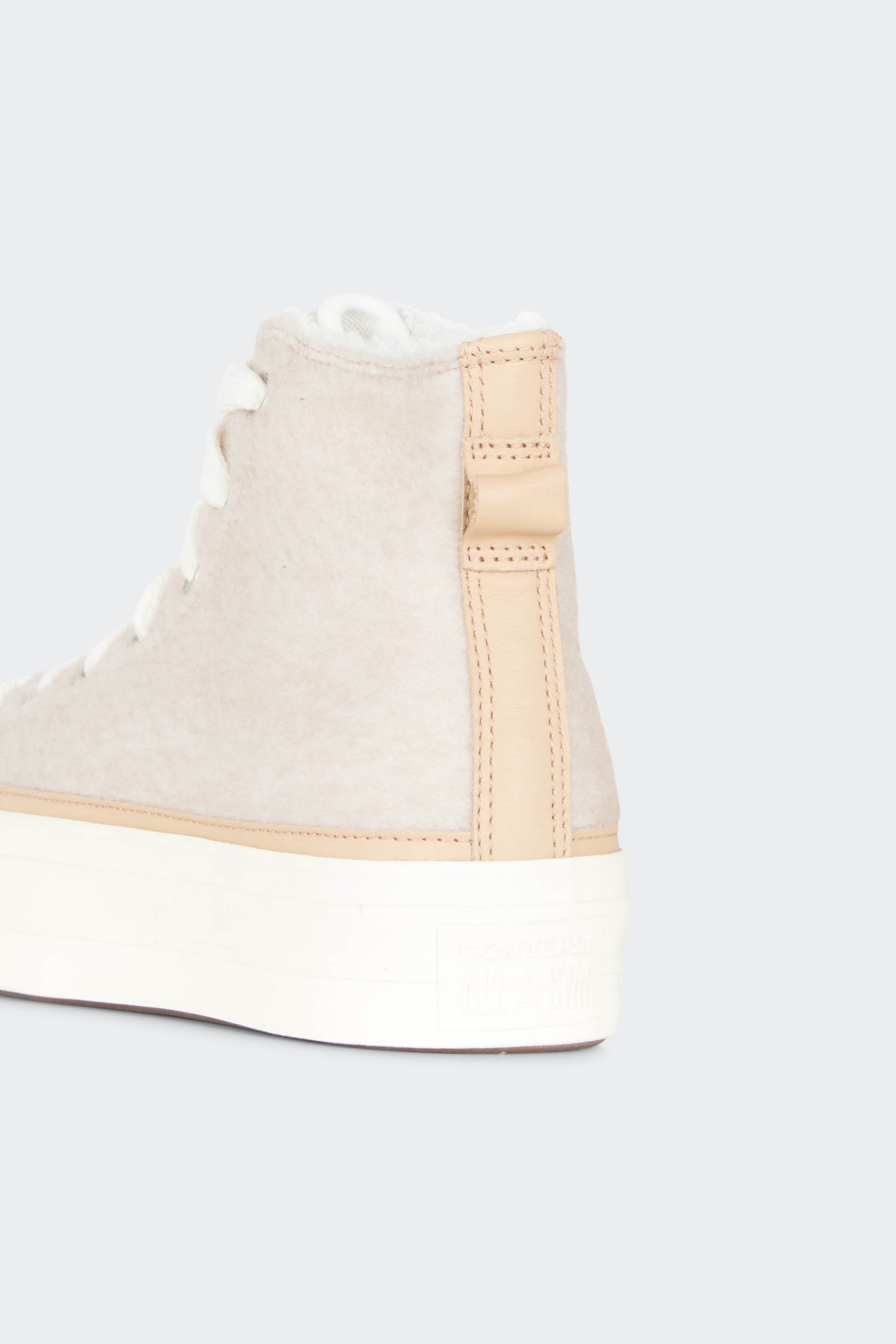 - Aspect duveteux- Baskets montantes- Bout rond- Fermeture à lacets- Tige en faux mohair brossé- Patch logo - Semelle plate | Beige by CONVERSE - Aspect duveteux- Baskets montantes- Bout rond- Fermeture à lacets- Tige en faux mohair brossé- Patch logo - Semelle plate Beige
