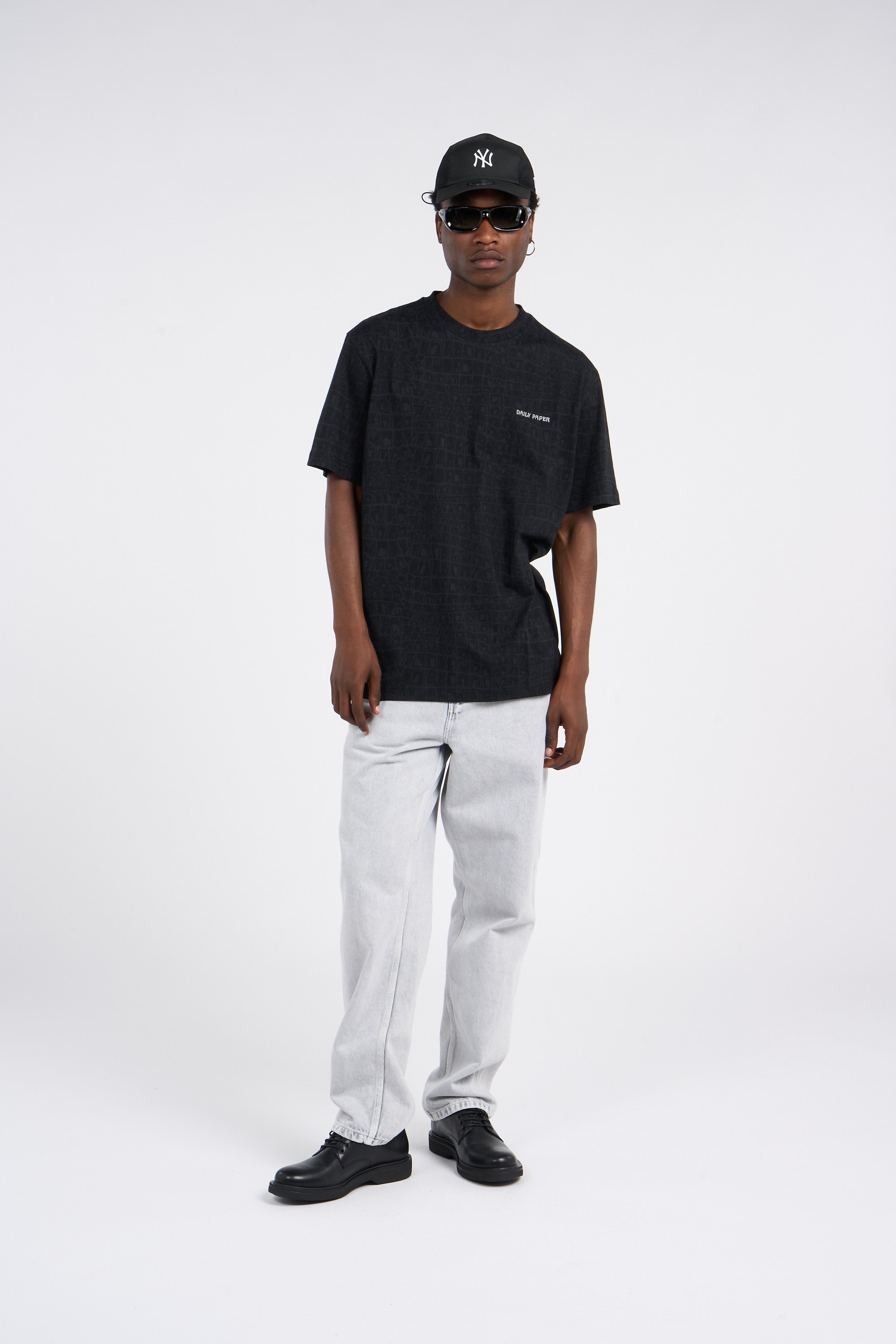 T-shirt | Black by DAILY PAPER T-shirt Black