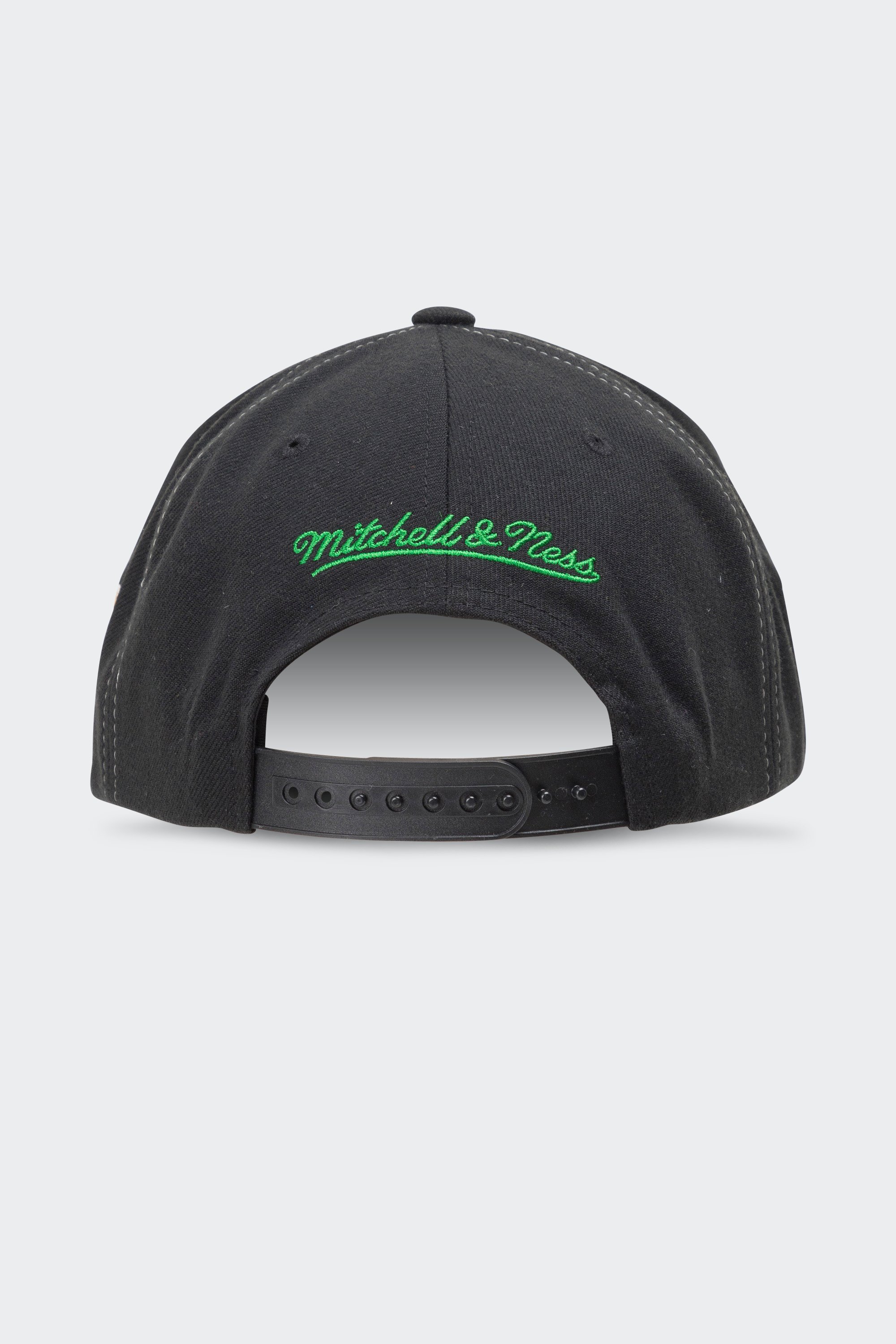 Cap | Black by MITCHELL & NESS Cap Black