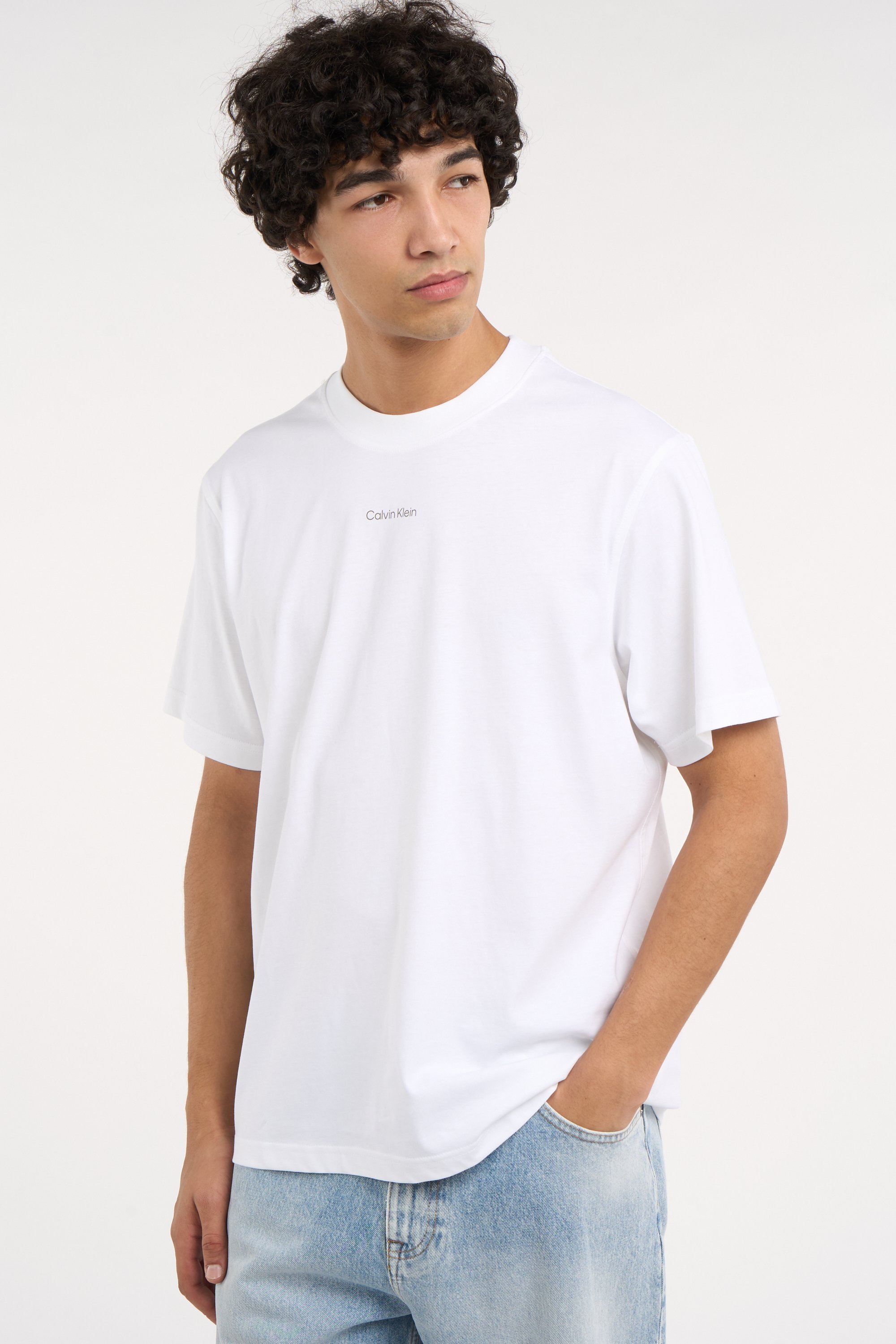 Regular-fit round-neck cotton T-shirt | White CALVIN KLEIN Men