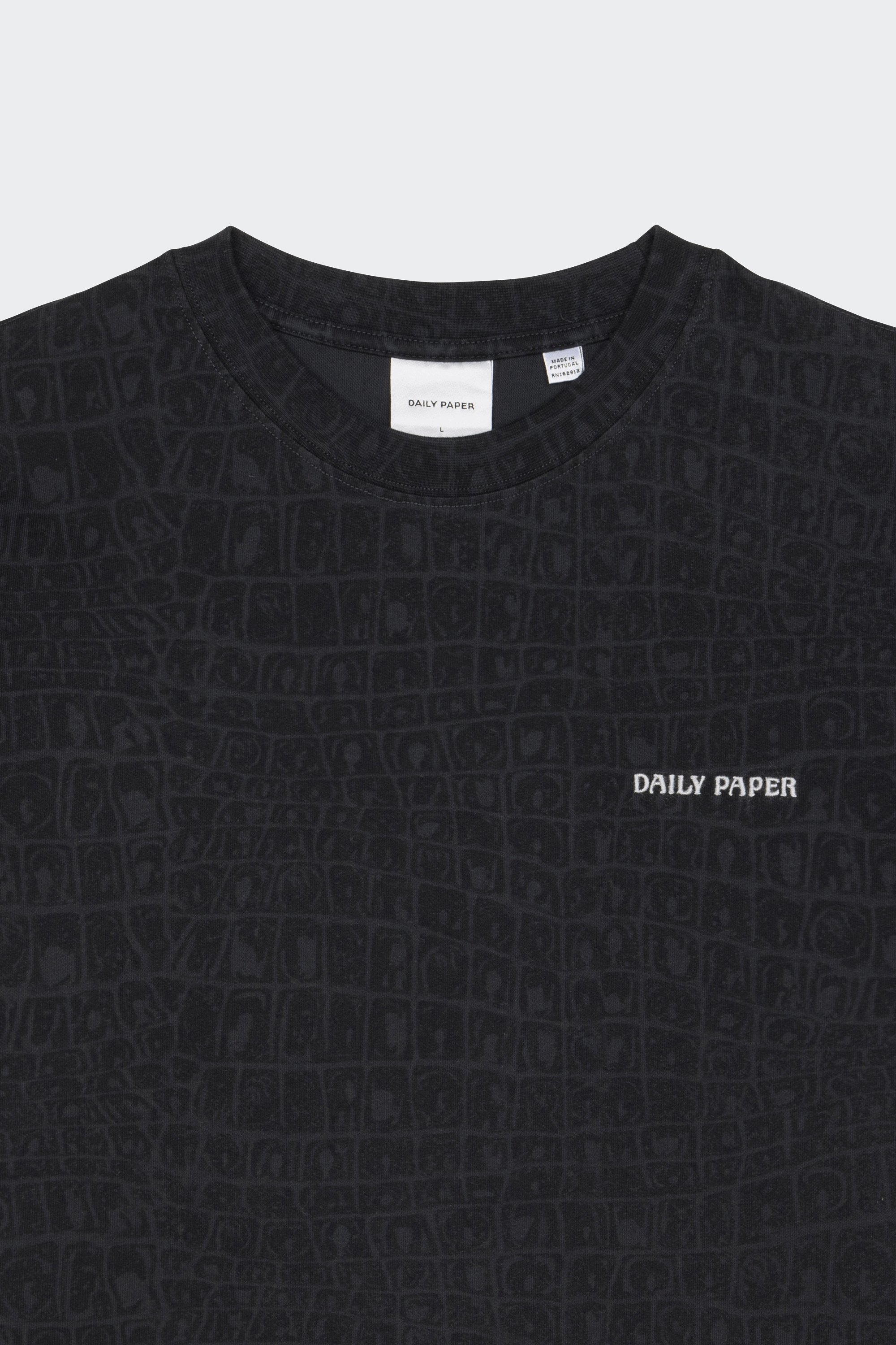 T-shirt | Black by DAILY PAPER T-shirt Black