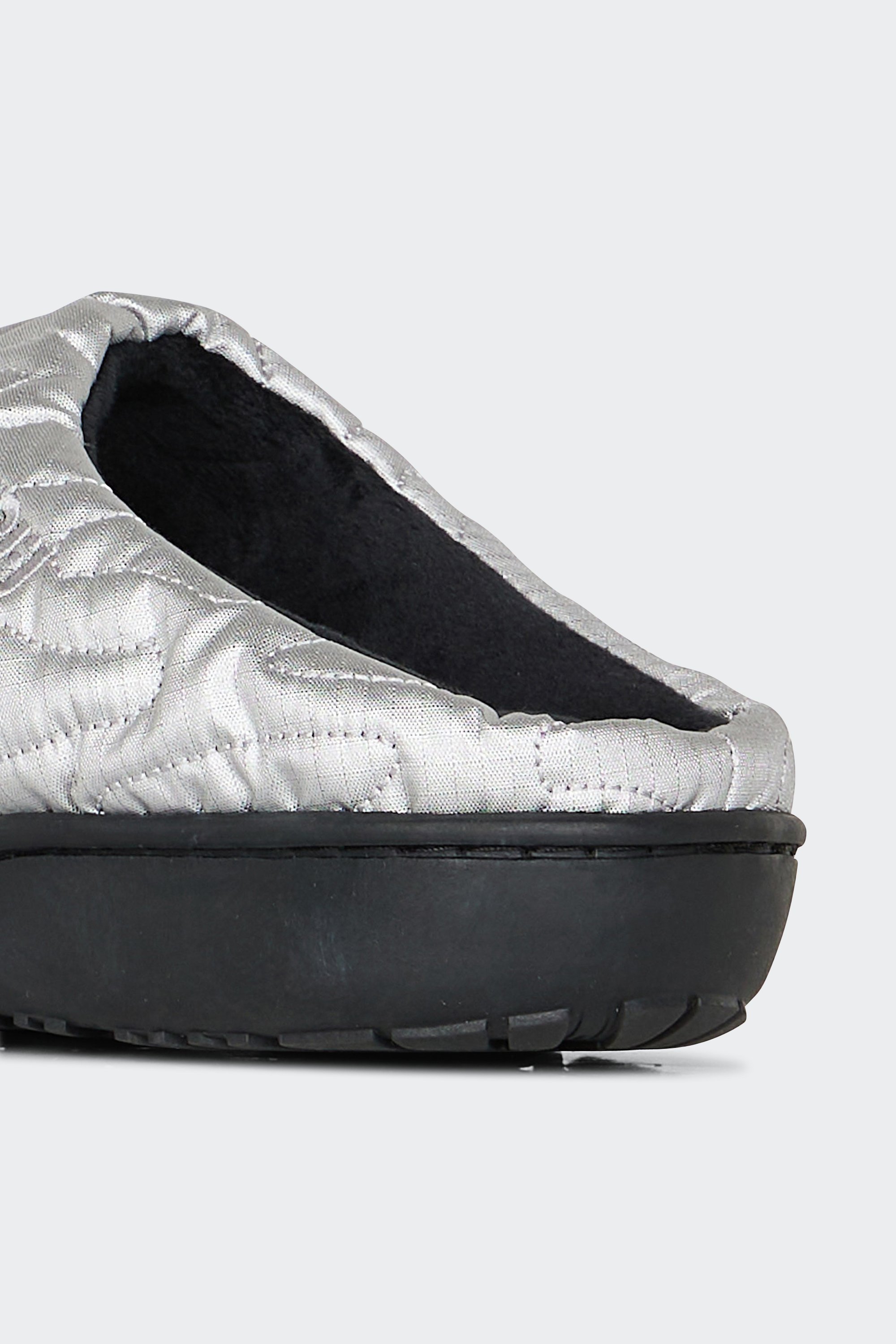 Slippers | Grey by SUBU Slippers Grey