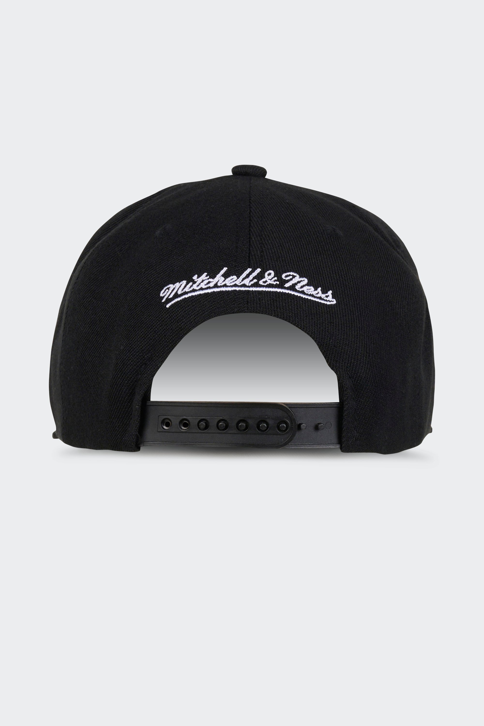 Cap | Black by MITCHELL & NESS Cap Black