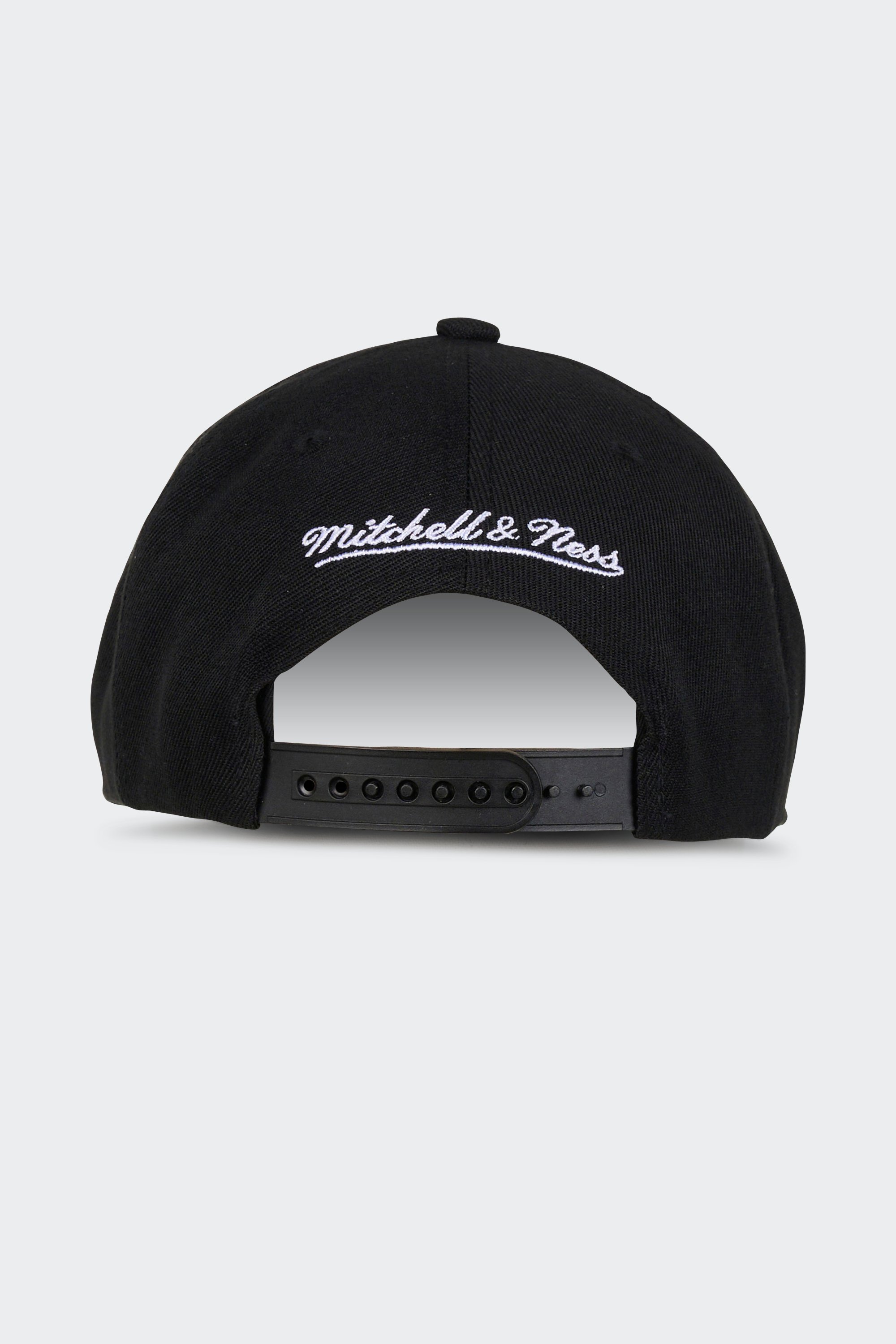 Cap | Black by MITCHELL & NESS Cap Black