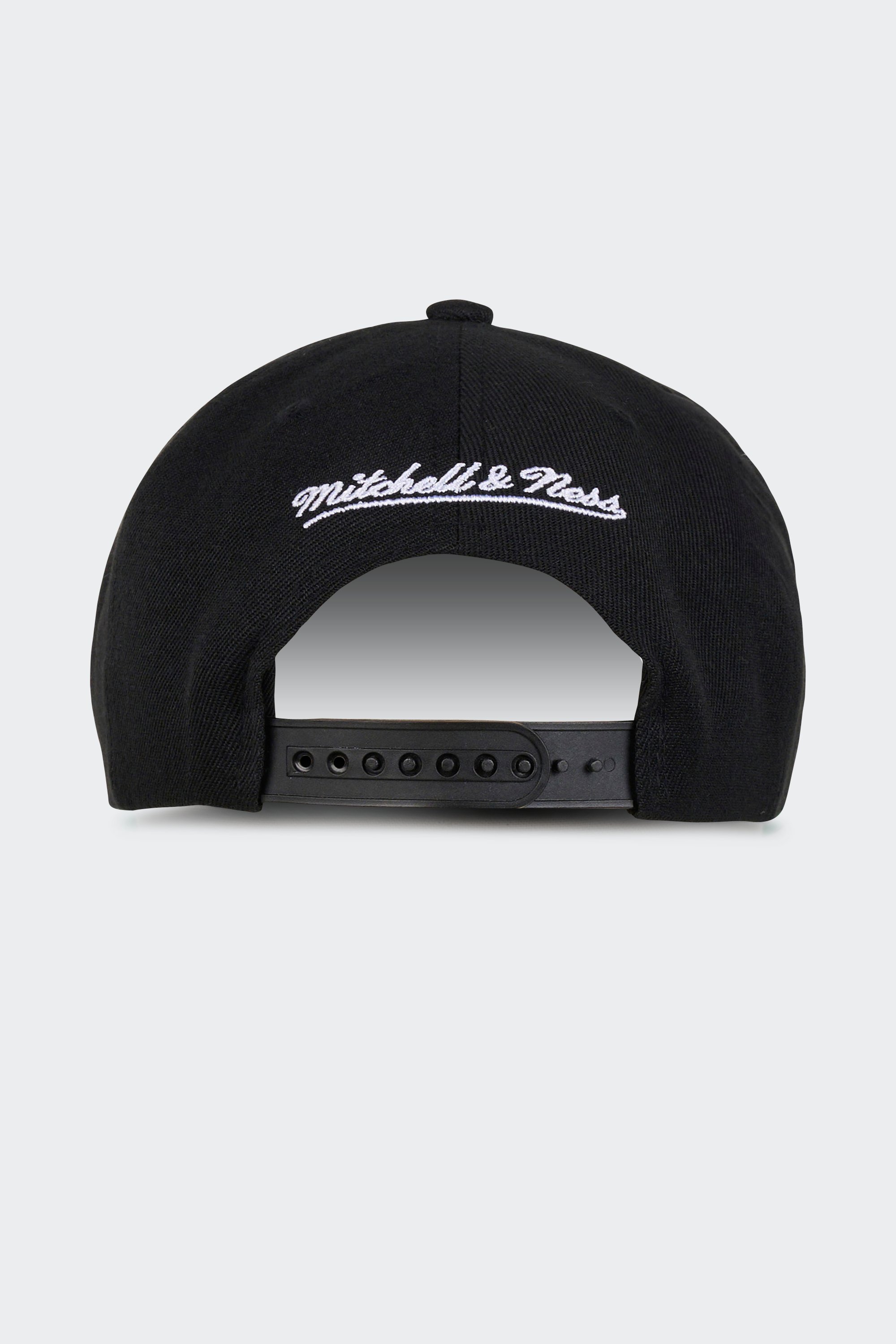 Cap | Black by MITCHELL & NESS Cap Black