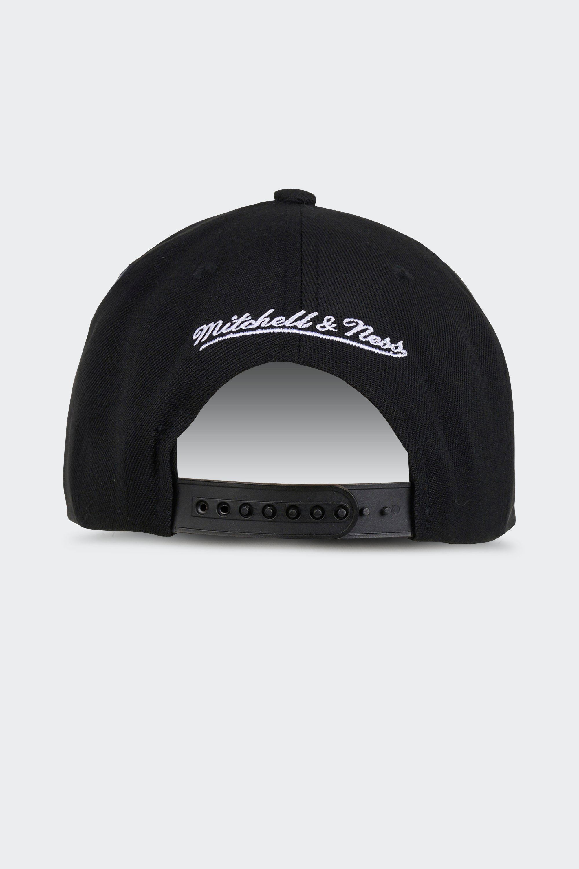 Cap | Black by MITCHELL & NESS Cap Black