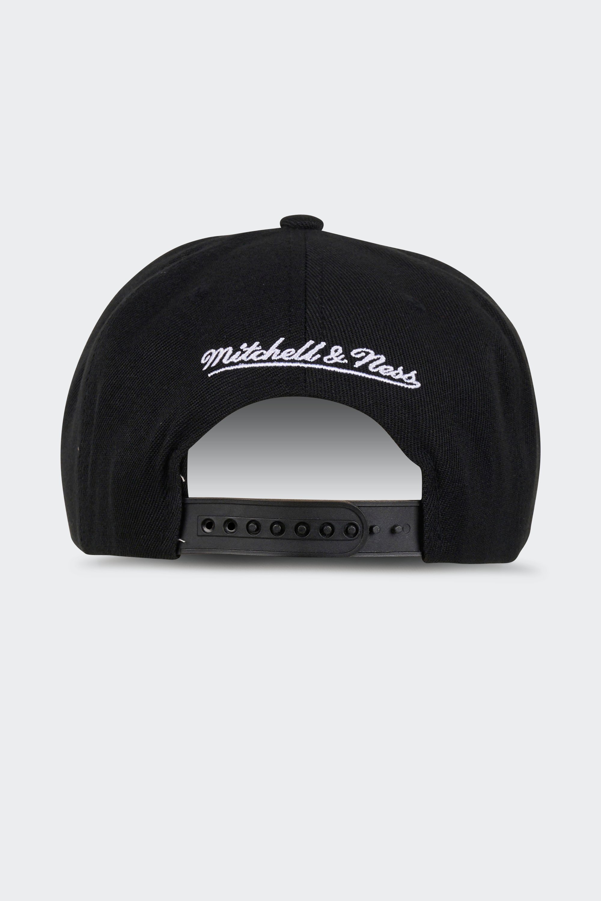 Cap | Black by MITCHELL & NESS Cap Black