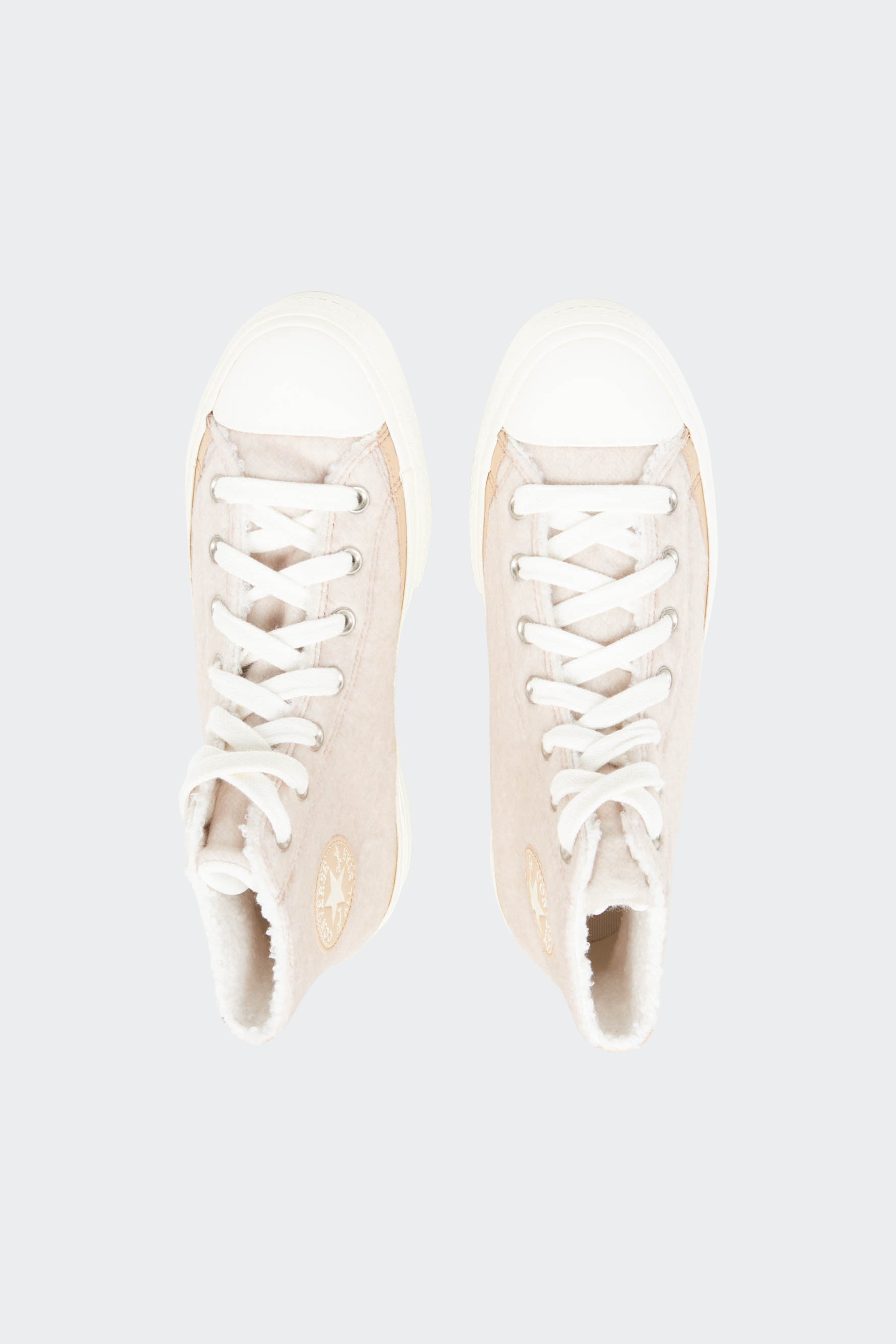 - Aspect duveteux- Baskets montantes- Bout rond- Fermeture à lacets- Tige en faux mohair brossé- Patch logo - Semelle plate | Beige by CONVERSE - Aspect duveteux- Baskets montantes- Bout rond- Fermeture à lacets- Tige en faux mohair brossé- Patch logo - Semelle plate Beige