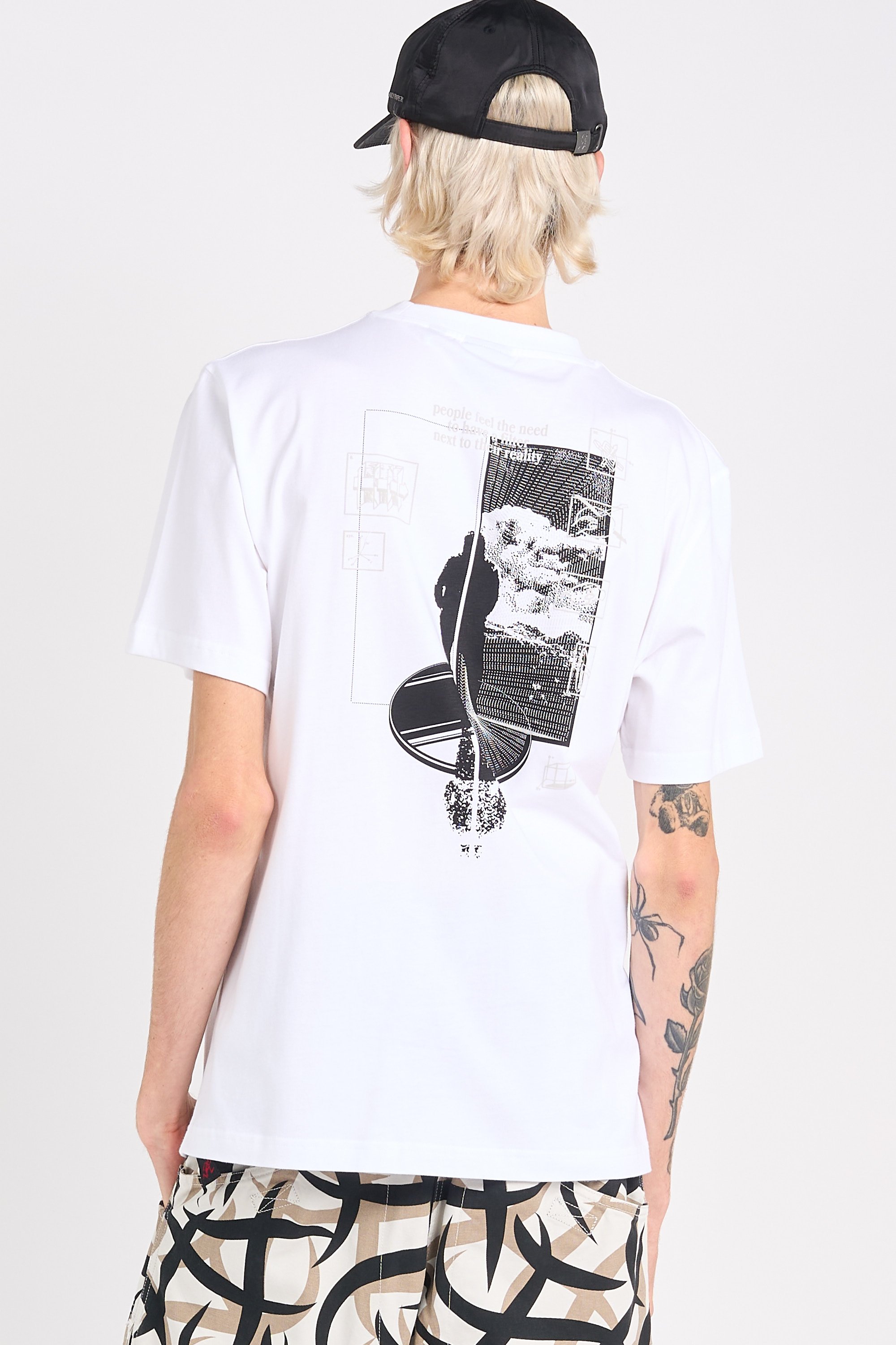 T-shirt White