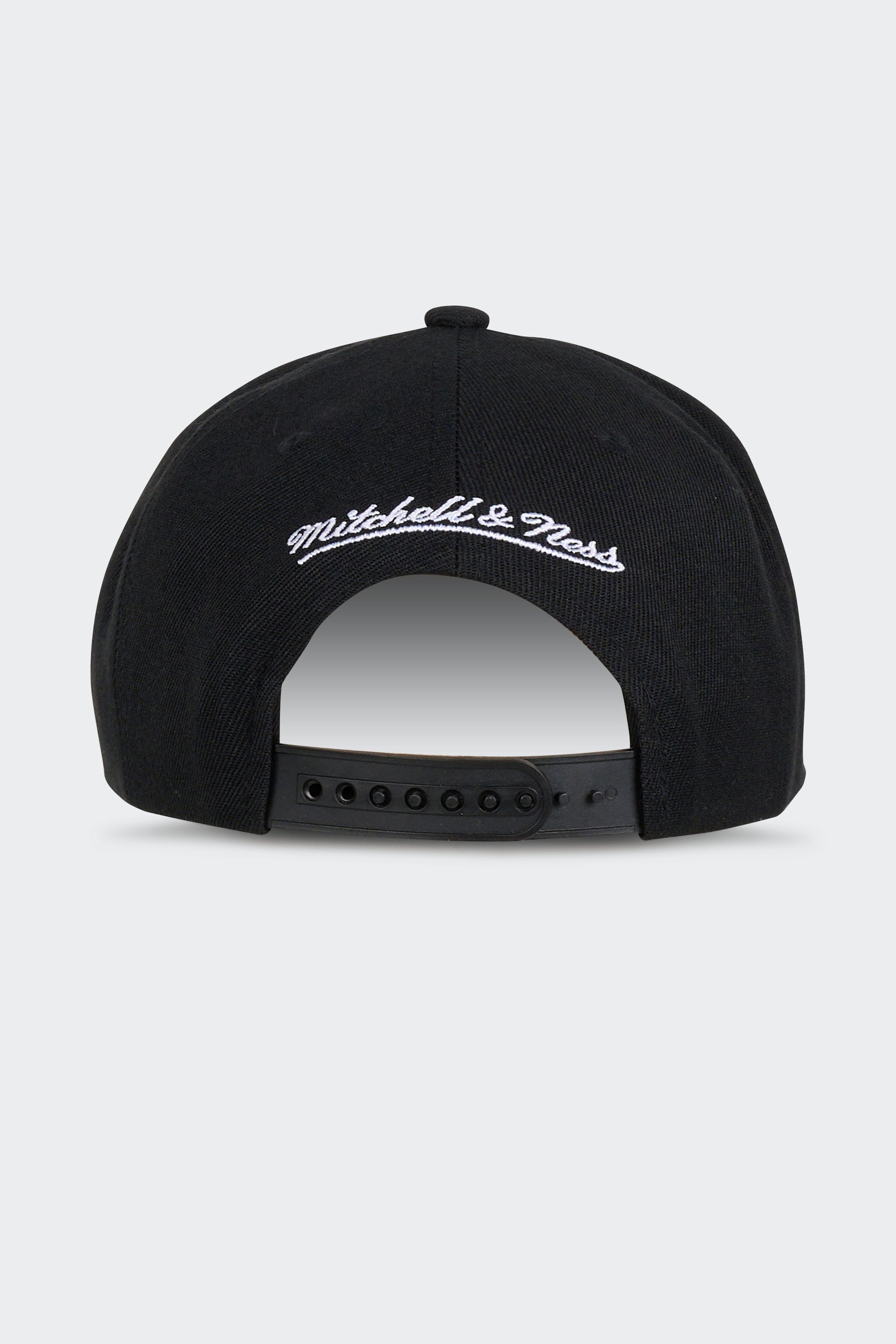 Cap | Black by MITCHELL & NESS Cap Black