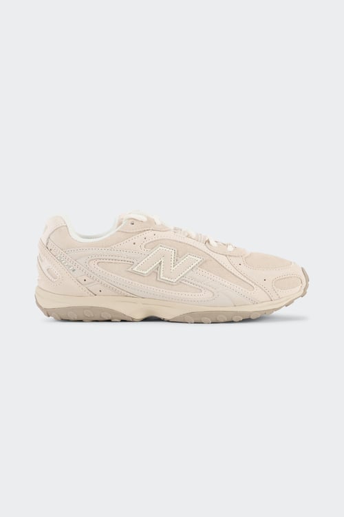 Modèle mis en non visible: Modèle femme - Taille 40 Beige