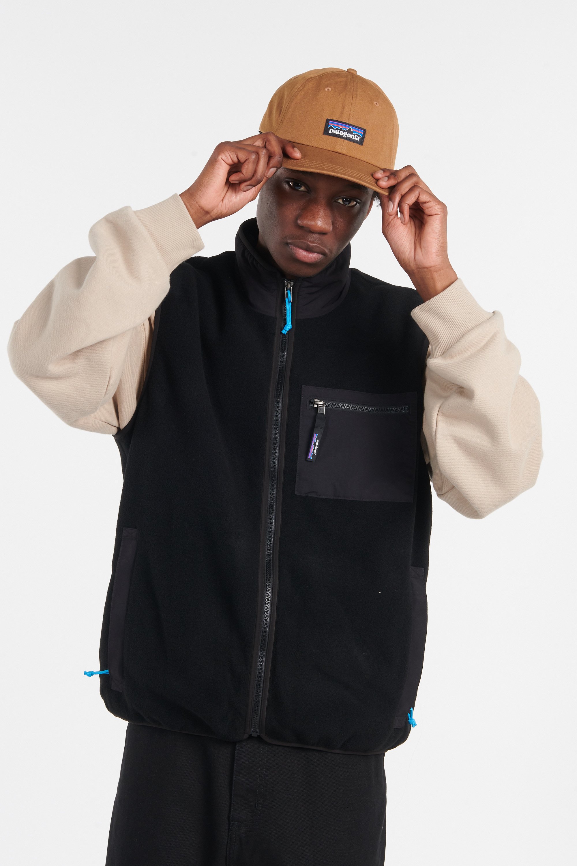 Sleeveless vest Black