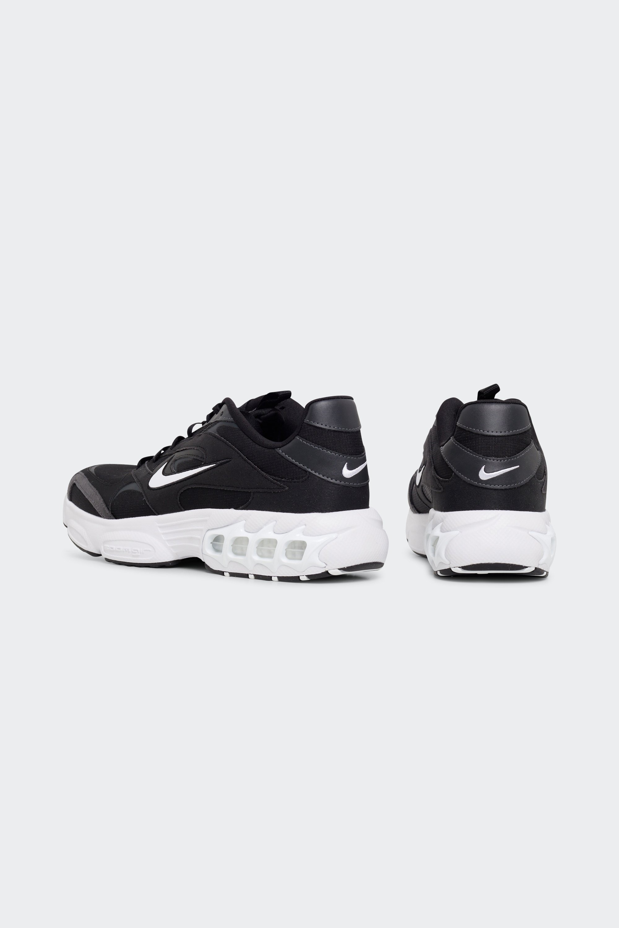 Baskets | Noir by NIKE Baskets Noir